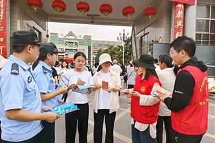 马丁内利本场数据：4次过人2次成功，传球成功率63%，评分6.7